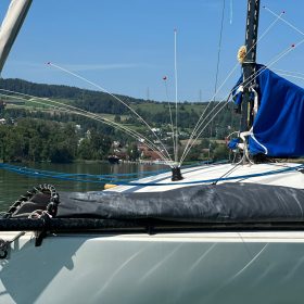 Say Goodbye to Bird Mess with SWI-TEC Seagull Protection: Enjoy cleanliness and protection for your boat. Easy installation, maximum efficiency against contamination.