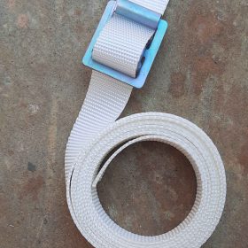 Unabhängig davon, ob Sie ein Motorboot oder ein Segelboot verwenden, stellt unser Sonnensegel-System die optimale Lösung dar für alle, die im Hafen oder vor Anker nach einem schattigen Rückzugsort suchen.